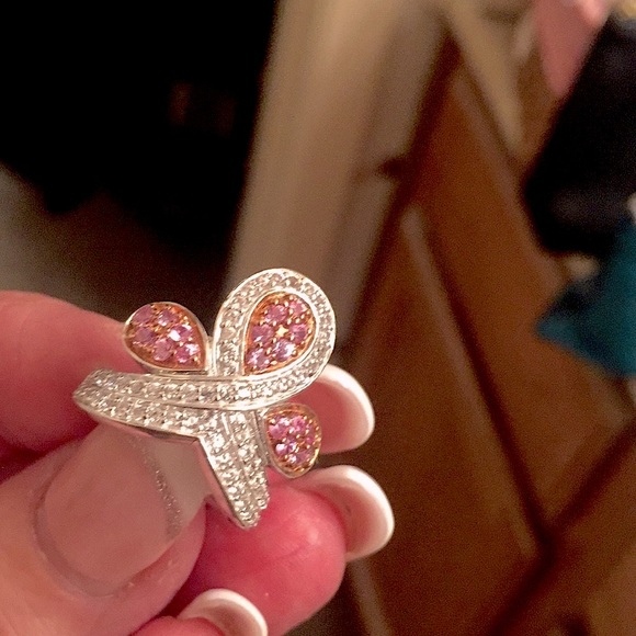 FLASH SALE. 1 HOUR. THIS IS A BUBBLE GUM PINK RING - Picture 7 of 15